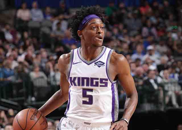 她以出色的 她以出色的