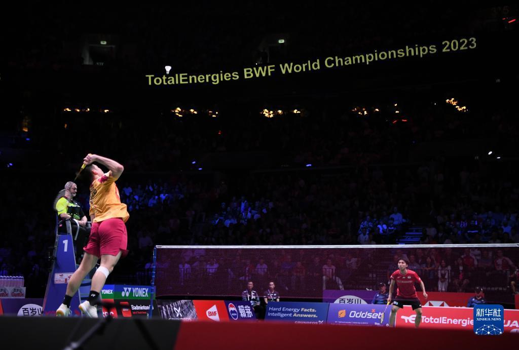 他在赛车的 他在赛车的