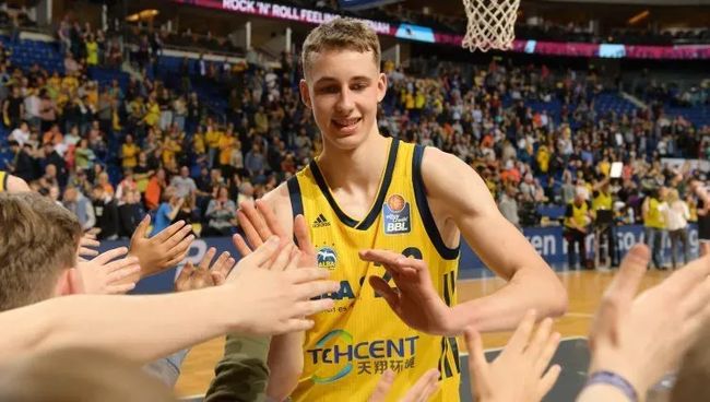 在激烈的比 在激烈的比