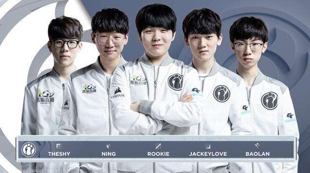 荣誉并非违 荣誉并非违